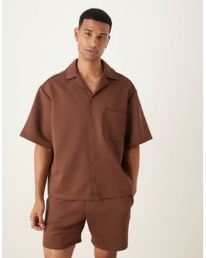 ASOS DESIGN koord oversized revere-kragar skjorta i brun scuba-liknande tyg