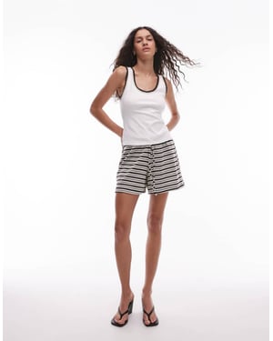 Topshop texturerade randiga shorts i monokromt