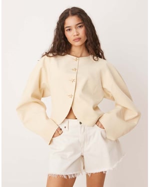 ASOS DESIGN hög hals cocoonärm blazer med gyllene sjöstjärneknappar i smörmjölk