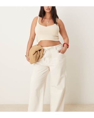 ASOS DESIGN Curve crop vid ben pappa jeans med bälte i ecru