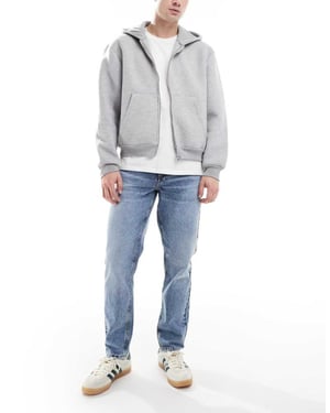 ASOS DESIGN tapered jeans i medelblå tvätt