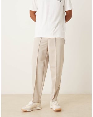 ASOS DESIGN raka byxor med elasticitet i midjan och veck i stens färg