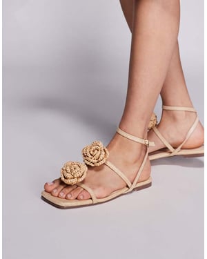 Simmi London Johanna raffia-sandaler med blommadetalj i naturfärg
