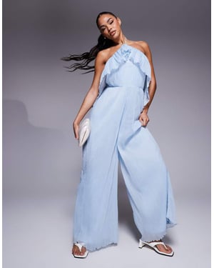 ASOS DESIGN texturerad halterneck jumpsuit med vida ben och volangdetaljer i ljusblå