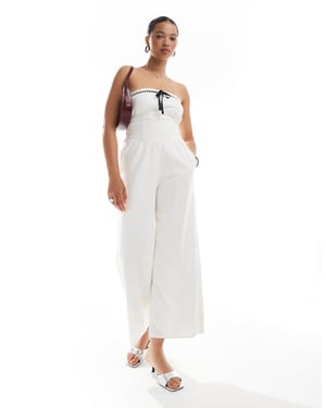 Hollister strapless linnebyxa med kontrasterande detaljer i vitt