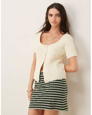 ASOS DESIGN stickad kofta med rundad hals och knappar i strukturstickad garn i krämfärg