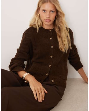 ASOS DESIGN stickad cardigan med lapplagar i ull i brunt
