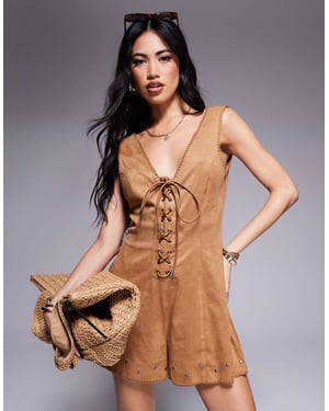ASOS DESIGN suedette speldräkt med snörning och nitar i beige