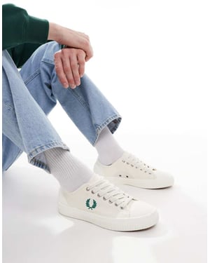 Fred Perry Hughes canvas tränare i vitt