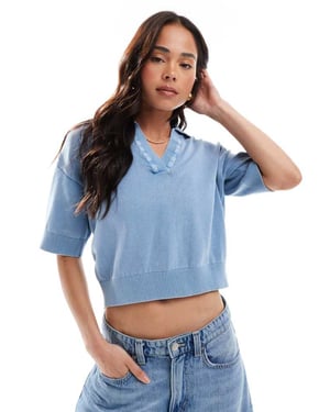 ASOS DESIGN acid wash stickad polo-topp med kragdetalj i blått