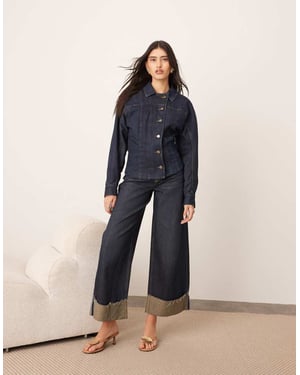 ARRANGE denim skulpturerad jacka med knapppodd i indigo