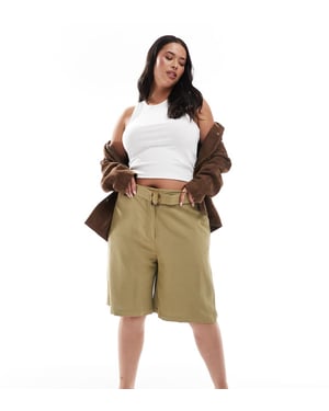 ASOS DESIGN Curve skräddarsydda långlinje stadsshorts med bälte i linne i khaki