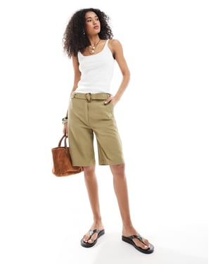 ASOS DESIGN skräddarsydda långlinjade city shorts med bälte i linne i khaki