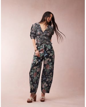 ASOS DESIGN V-ringad t-shirtblus i blommönster