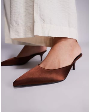 Simmi London Carson kitten heel mules i chokladfärgad satin