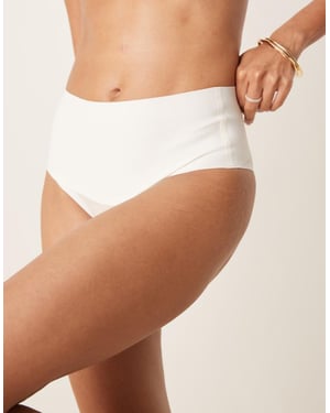 SPANX supersmooth undetectable tanga i puder