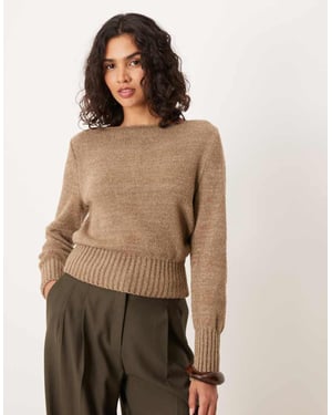 ASOS DESIGN stickad tröja med snitt runt halsen och midja i mocha