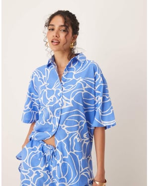 ASOS DESIGN linne skjorta i blå abstrakt mönster
