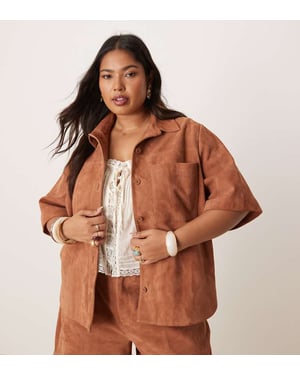 ASOS DESIGN Curve mockaskinn boxy skjorta co-ord i beige
