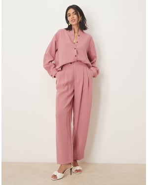 ASOS DESIGN byxor med flikdetalj i tapered modell i dammig rosa