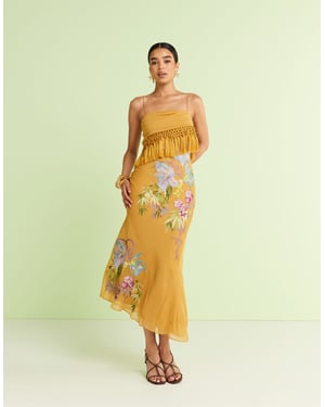 ASOS DESIGN maxi klänning med fransdetaljer och broderi i senapsgul