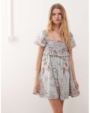 Återvunnen vintage off-shoulder babydollklänning med veck i blått blommönster