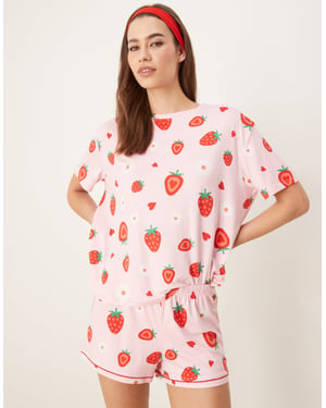 Urban Threads oversized pyjamas topp och shorts i jordgubbstryck