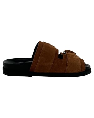 Ganni – Sandaler med dubbla remmar i brun mocka
