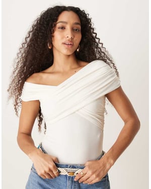 Abercrombie & Fitch off shoulder asymmetrisk omlott bodysuit i vitt