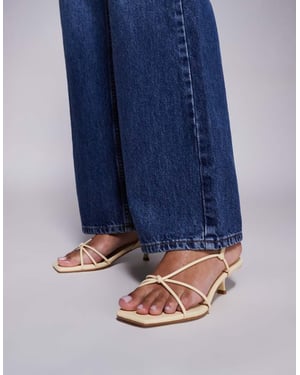 Simmi London Hanah fyrkantiga tår strappy kitten heels i pastellgul