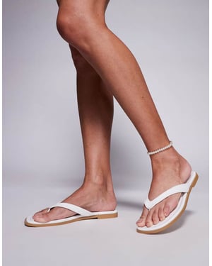 Public Desire stringtrosa platt sandal i vit