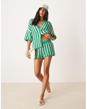 ASOS DESIGN randig stickad kort koord med scallopkant i grönt