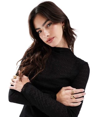 Vero Moda textured lettuce edge layering top in black