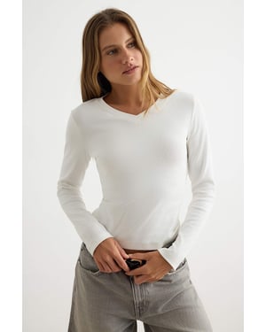 TRENDYOLMİLLA Dam Ecru Enfärgad Lång, Figursydd T-shirts