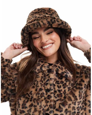 Pieces fuskpäls bucket hat i leopardmönster