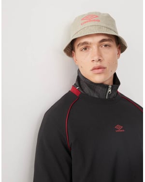 Umbro drillhatt i röd