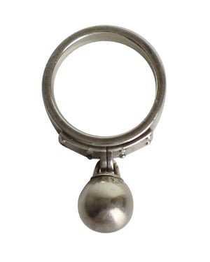 Tiffany & Co Ball Dangle Ring in Silver Metal