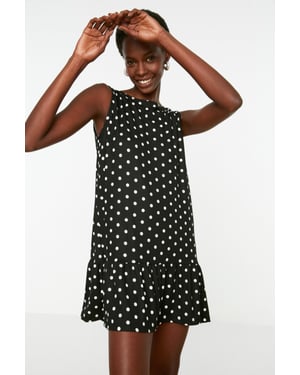 TRENDYOLMİLLA Dames Zwart Bloemen Kort / Mini Mouwloos Casual Recht Jurken