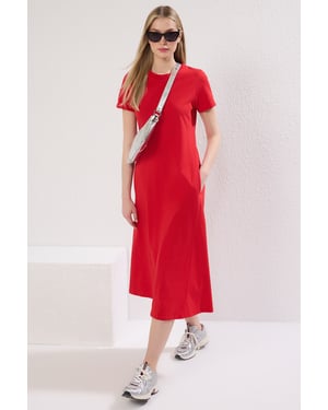 TRENDYOLMİLLA Dames Rood Effen Midi Kort Casual A-lijn Jurken