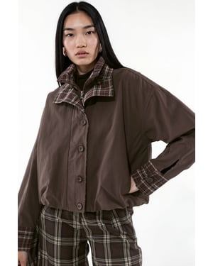 Korte trenchcoat met voeringdetail