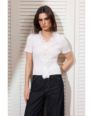 TRENDYOLMİLLA Dames Ecru Bloemen Kort Getailleerd Blouses