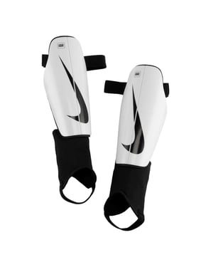 Nike Unisex-skenbensskydd för vuxna med Charge Swoosh-motiv (Vit/Svart)