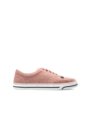 Sports shoes with logo