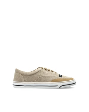 Sports shoes with logo