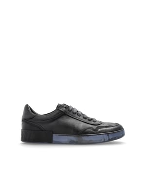 Sports shoes