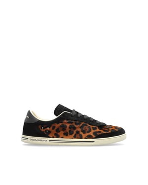 Sports shoes with animal motif