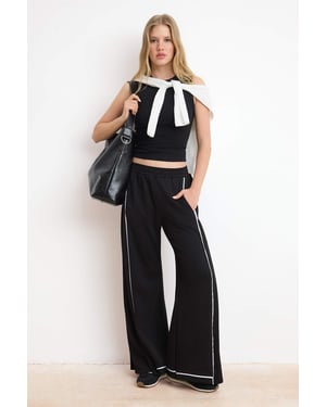 TRENDYOLMİLLA Dames Zwart Effen Wijde pijp Normale taille Broeken