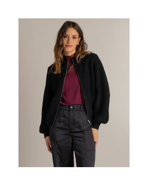 IVY BEAU May vest