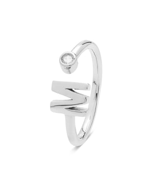Luxenter alfabetring i 925 sterling silver och glänsande zirconia med rhodiumpläterad yta