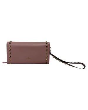 Valentino Garavani Rockstud Flap Continental polsportemonnee in roze leer